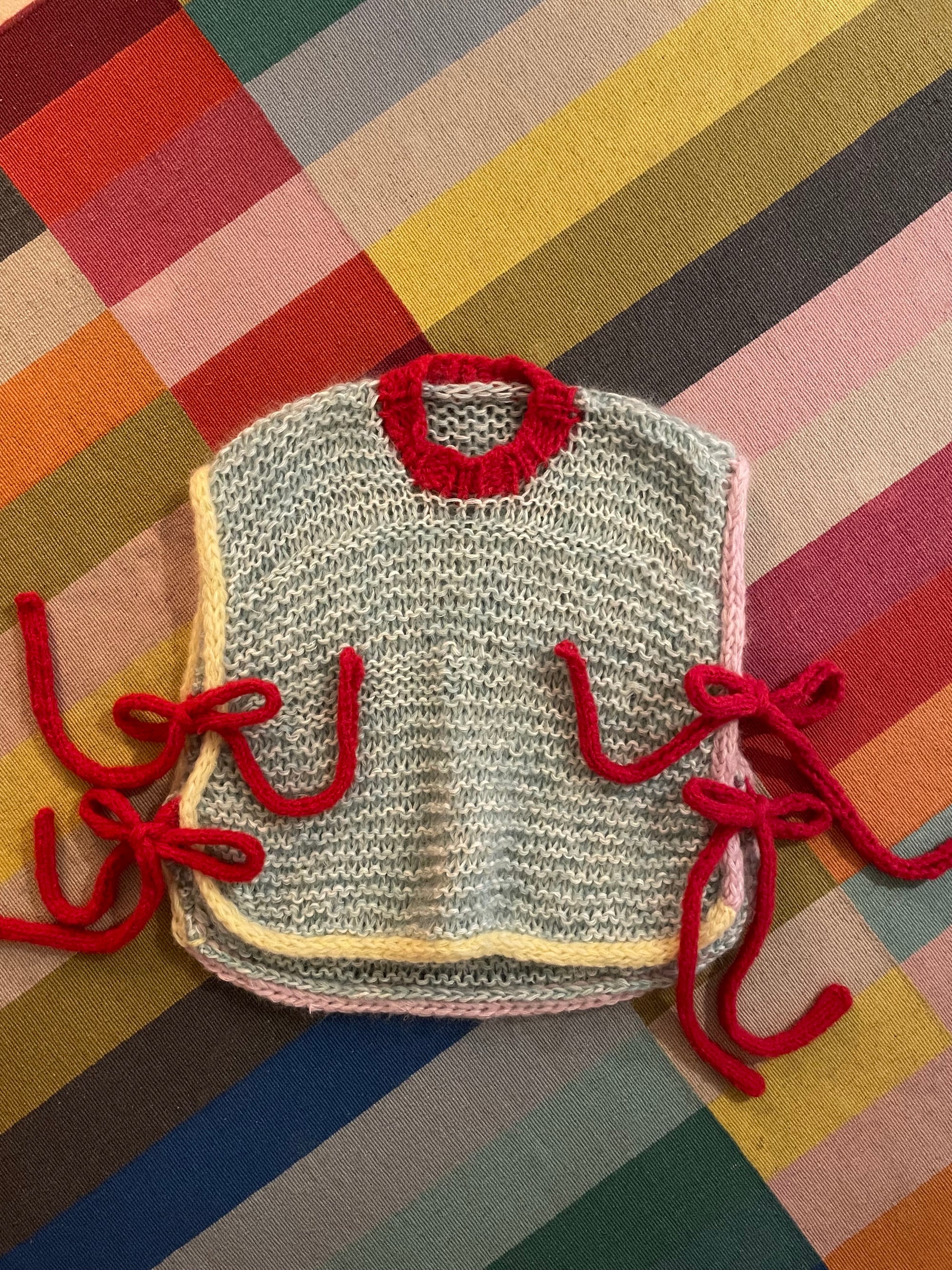Gilet con laccetti sui Fianchi